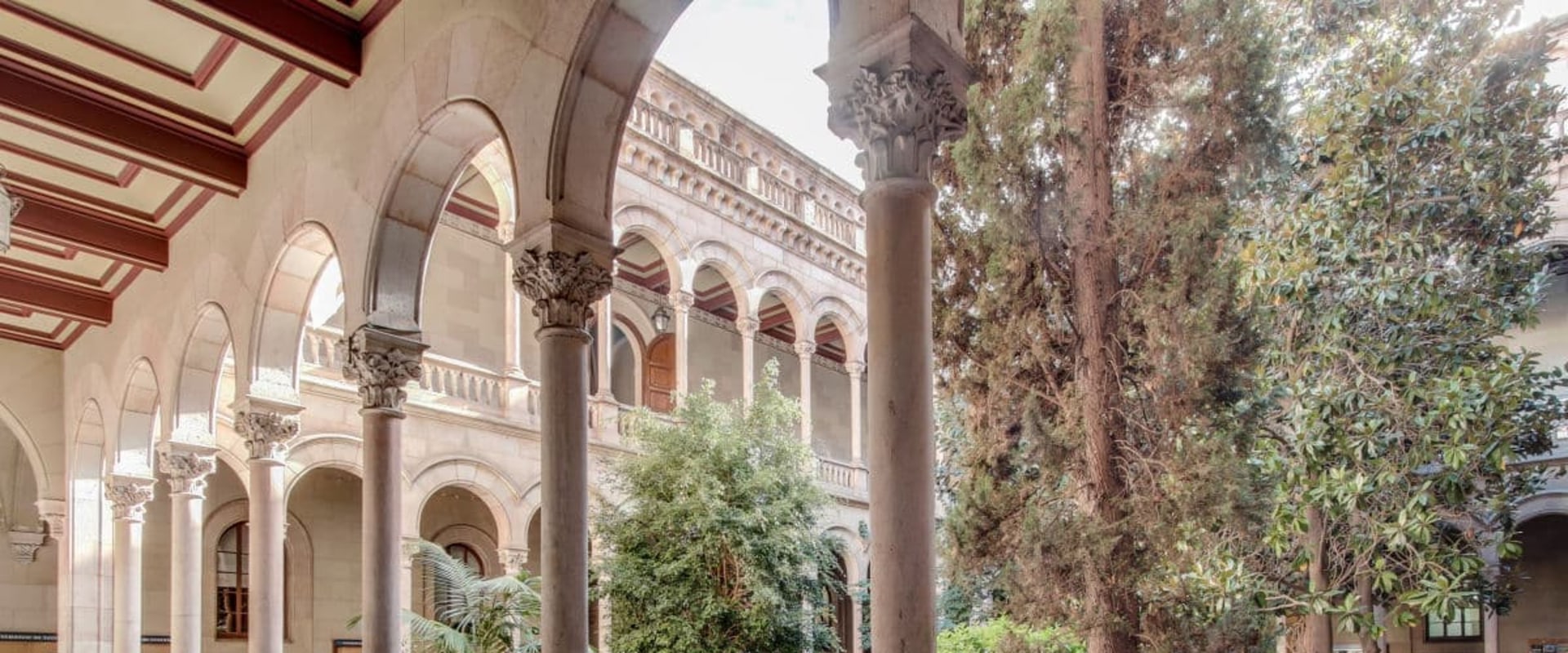 Erkunden Sie die beste Universität Spaniens: Universität von Barcelona